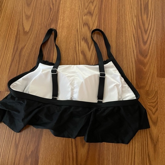 Cupshe Swim Wear Top And Bottom. - Picture 6 of 11